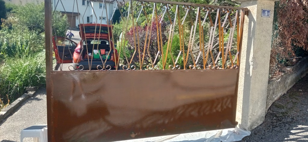 portail en fer une couche de peinture