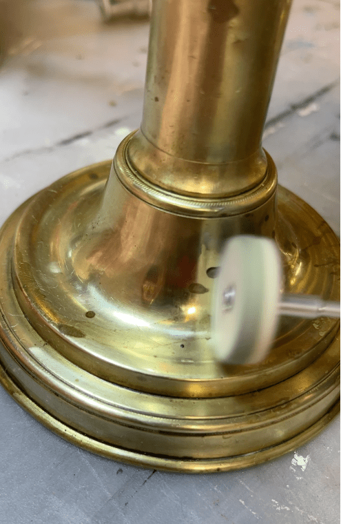 polissage pied lampe de chevet