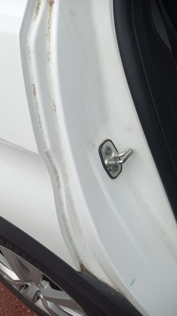 nettoyage des joints voiture avant 