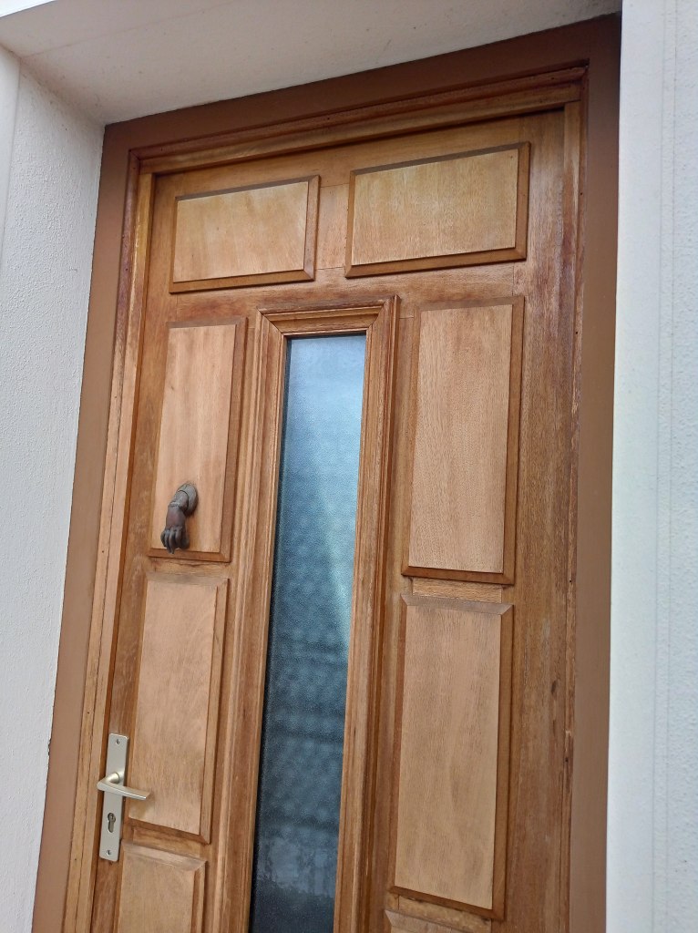 Porte en bois avant