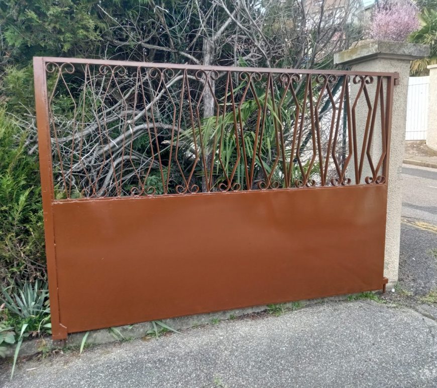 portail fer peinture marron brillant