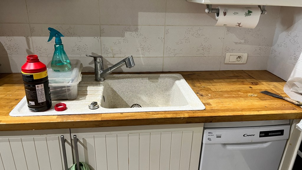 Plan de travail cuisine abimé - avant