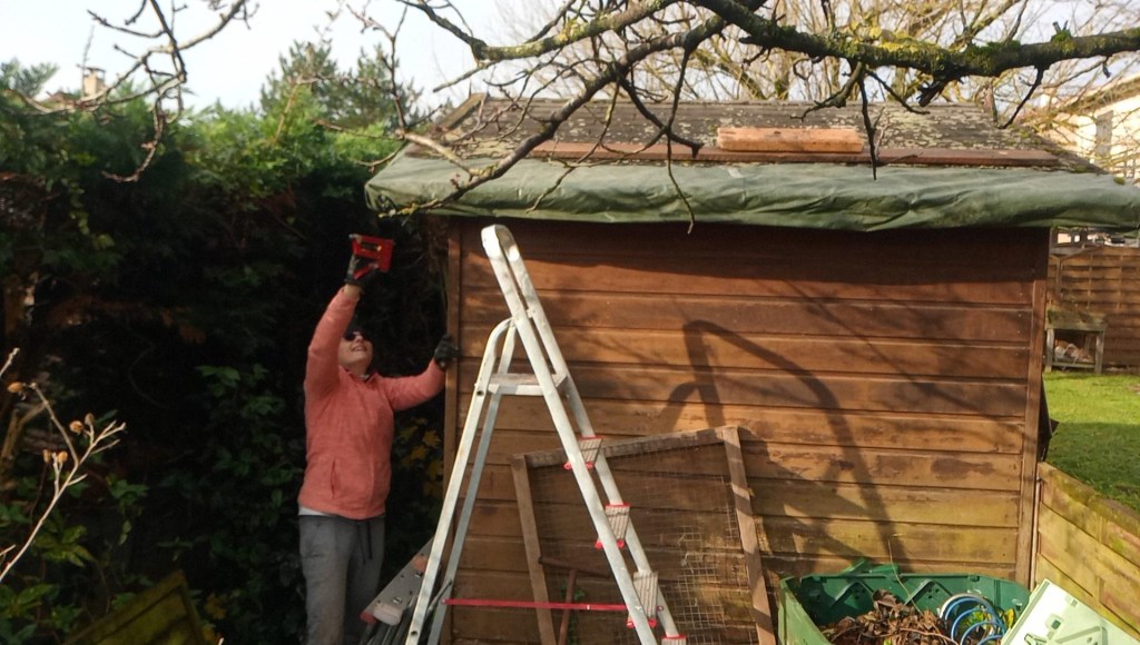 ajout d'une beche en attendant de changer le revêtement de toiture
