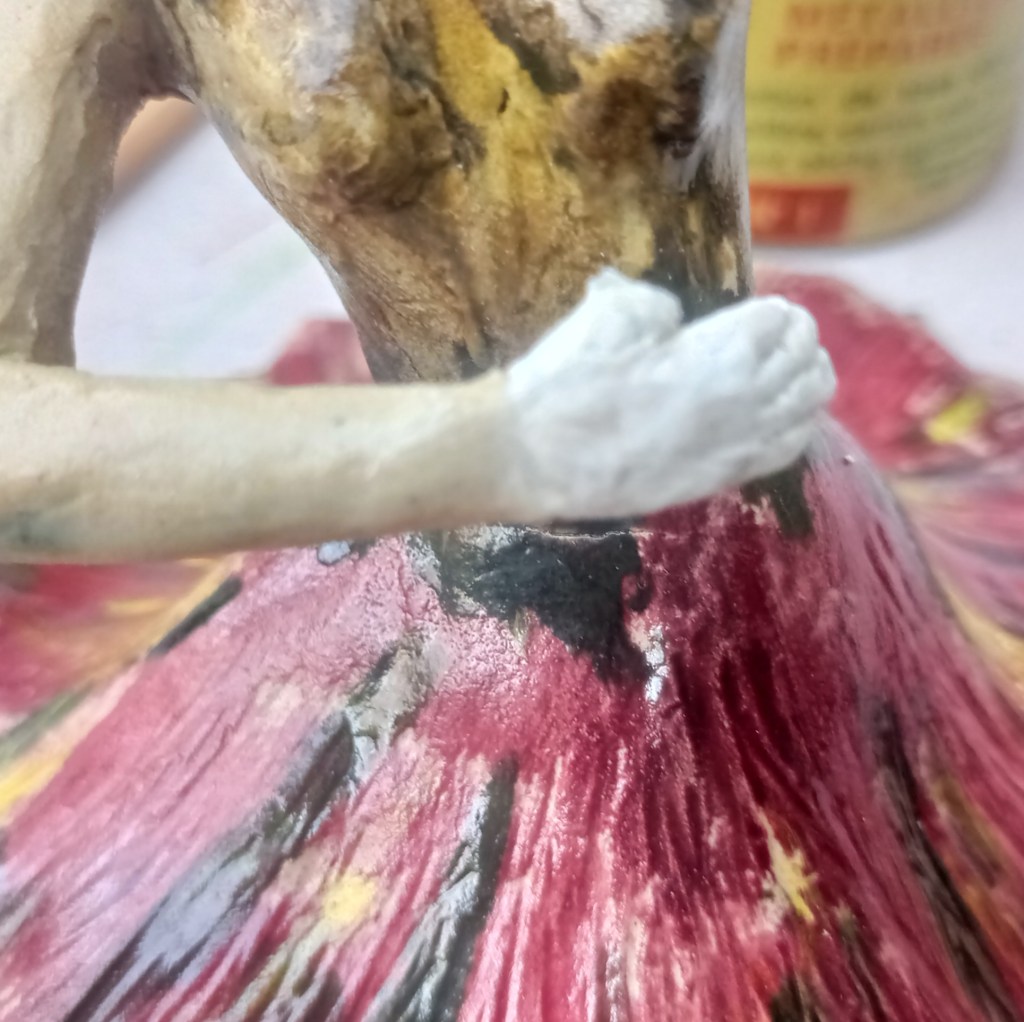 reparation main statuette ceramique