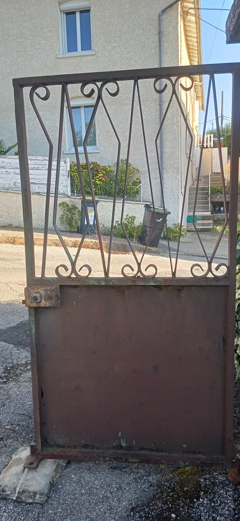 portillon fer rouille avant