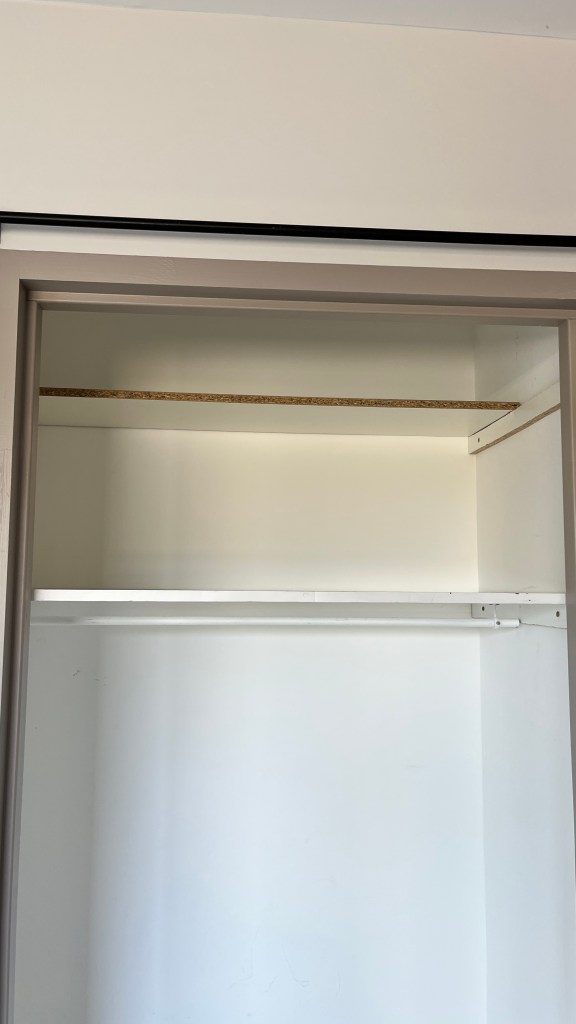 pose etagere placard mural