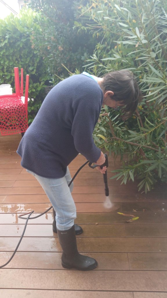 La mousse part avec le karcher